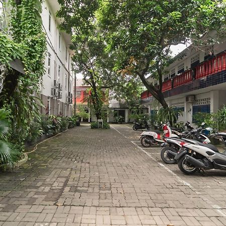 Urbanview Hotel Minongga Pondok Labu By Reddoorz Джакарта Экстерьер фото