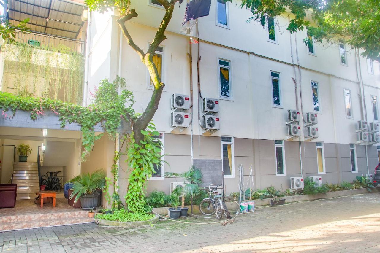 Urbanview Hotel Minongga Pondok Labu By Reddoorz Джакарта Экстерьер фото