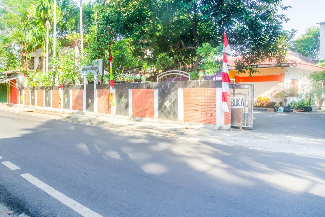 Urbanview Hotel Minongga Pondok Labu By Reddoorz Джакарта Экстерьер фото