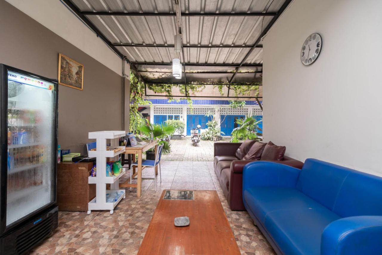 Urbanview Hotel Minongga Pondok Labu By Reddoorz Джакарта Экстерьер фото