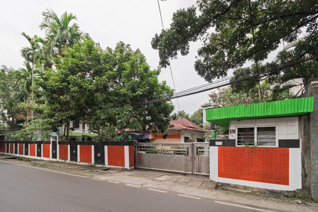 Urbanview Hotel Minongga Pondok Labu By Reddoorz Джакарта Экстерьер фото