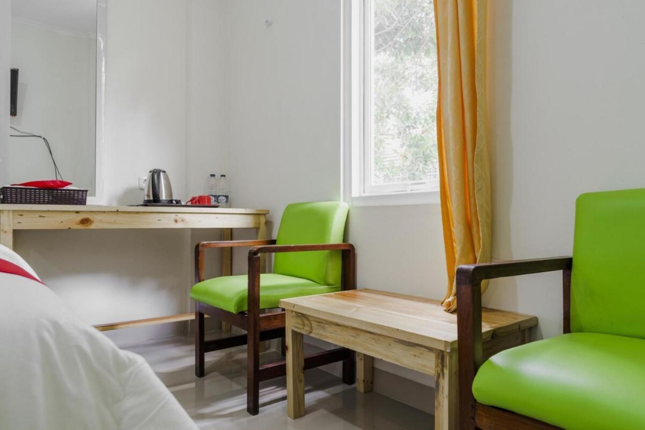 Urbanview Hotel Minongga Pondok Labu By Reddoorz Джакарта Экстерьер фото