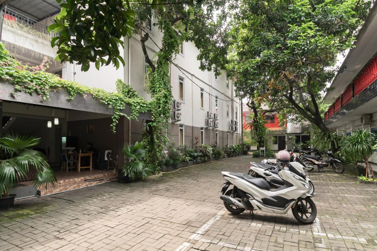 Urbanview Hotel Minongga Pondok Labu By Reddoorz Джакарта Экстерьер фото