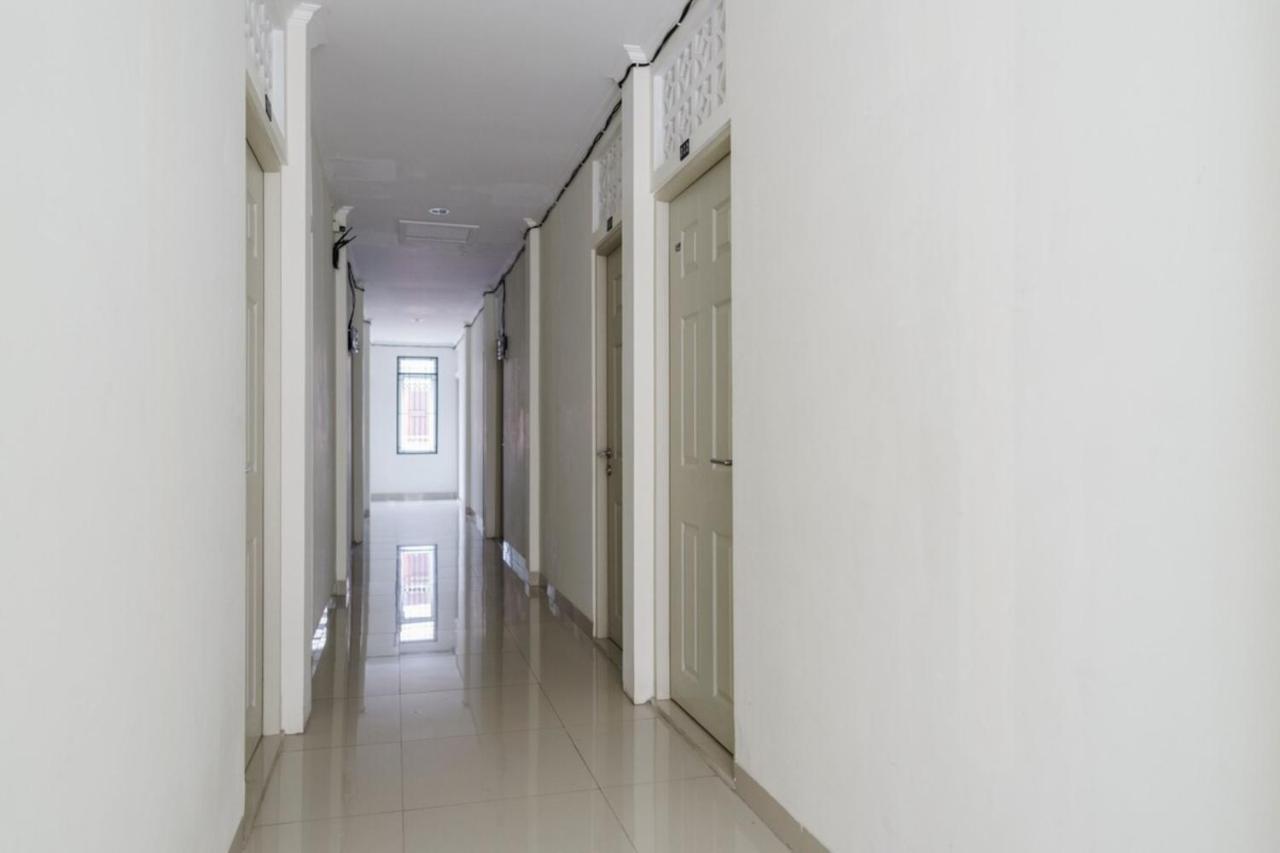 Urbanview Hotel Minongga Pondok Labu By Reddoorz Джакарта Экстерьер фото