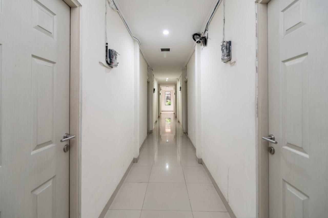 Urbanview Hotel Minongga Pondok Labu By Reddoorz Джакарта Экстерьер фото