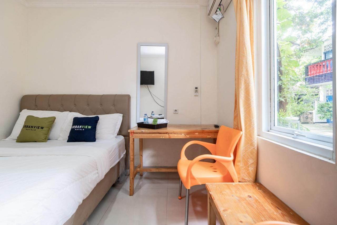 Urbanview Hotel Minongga Pondok Labu By Reddoorz Джакарта Экстерьер фото